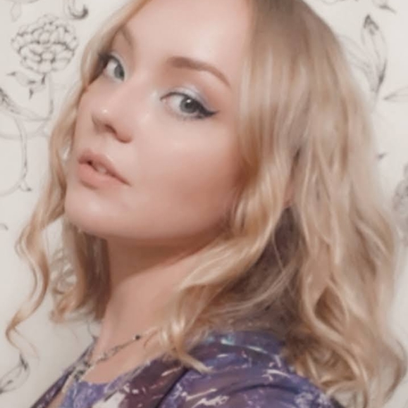 Meet your Posher, Sarah - Picture 1 of 8